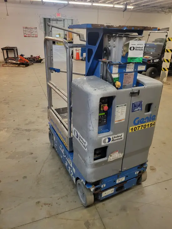 2018 Genie GR-12 Self-Propelled One-Person Lift