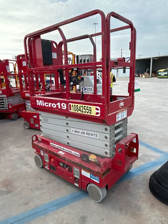 2018 MEC MICRO 19 Scissor Lift
