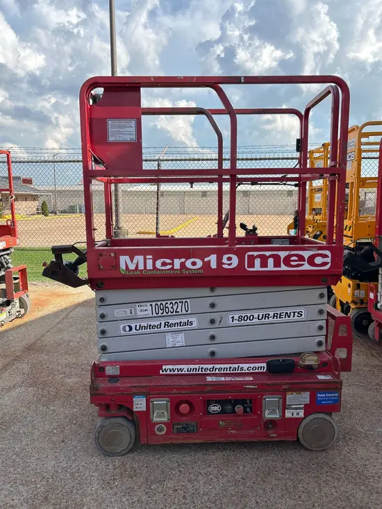 2019 MEC MICRO 19 Scissor Lift
