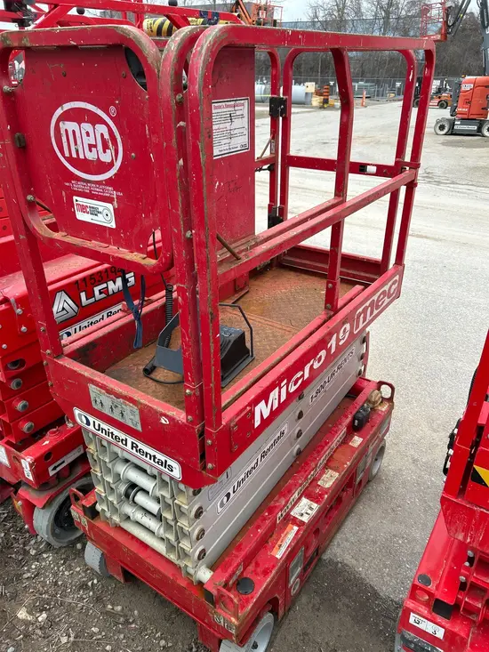 2018 MEC MICRO 19 Scissor Lift