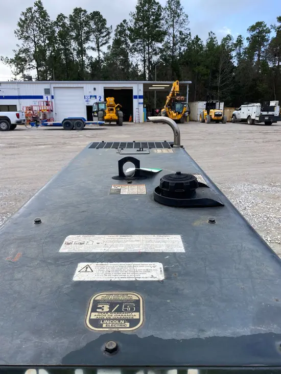 2020 Lincoln Electric DUAL MAVERICK Welder