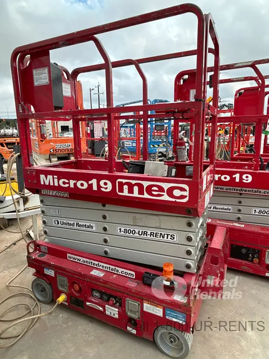 2018 MEC MICRO 19 Scissor Lift