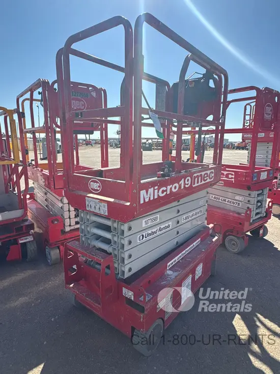 2018 MEC MICRO 19 Scissor Lift