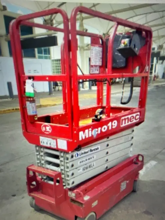 2018 MEC MICRO 19 Scissor Lift