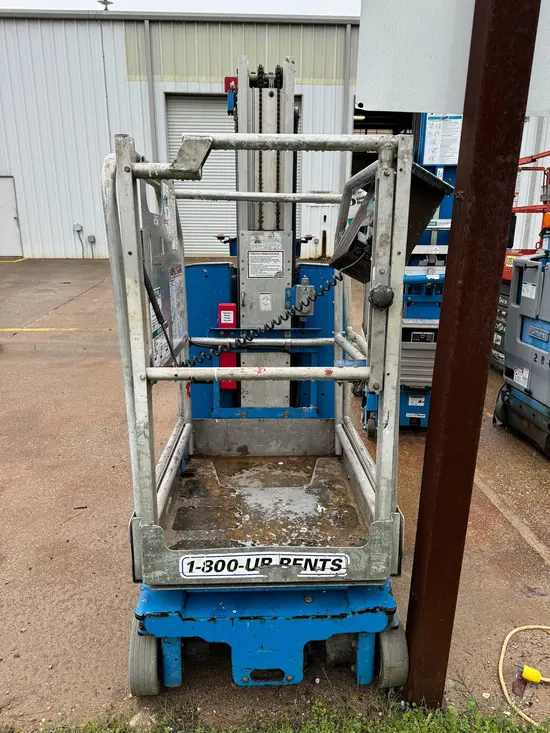 2018 Genie GR-20 Self-Propelled One-Person Lift