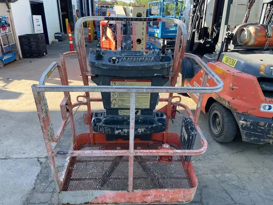 2015 JLG E400AJPN Articulating Boom Lift