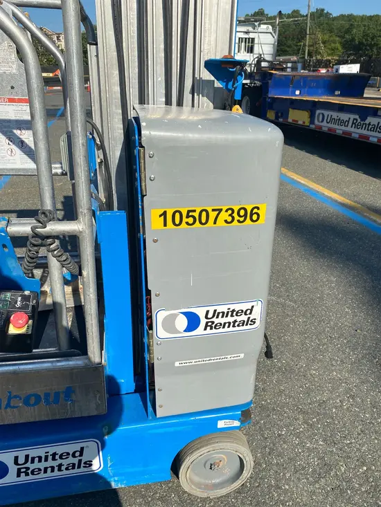 2016 Genie GR-20 Self-Propelled One-Person Lift
