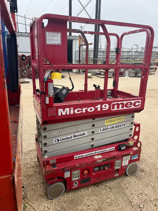 2018 MEC MICRO 19 Scissor Lift