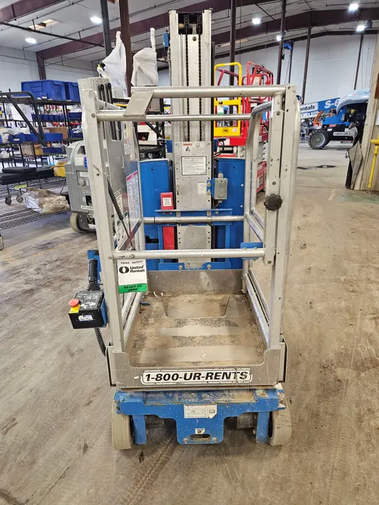 2016 Genie GR-20 Self-Propelled One-Person Lift
