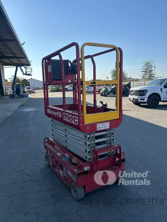 2018 MEC MICRO 19 Scissor Lift