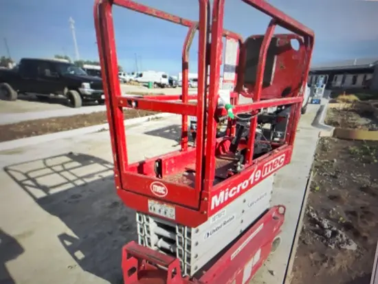 2018 MEC MICRO 19 Scissor Lift