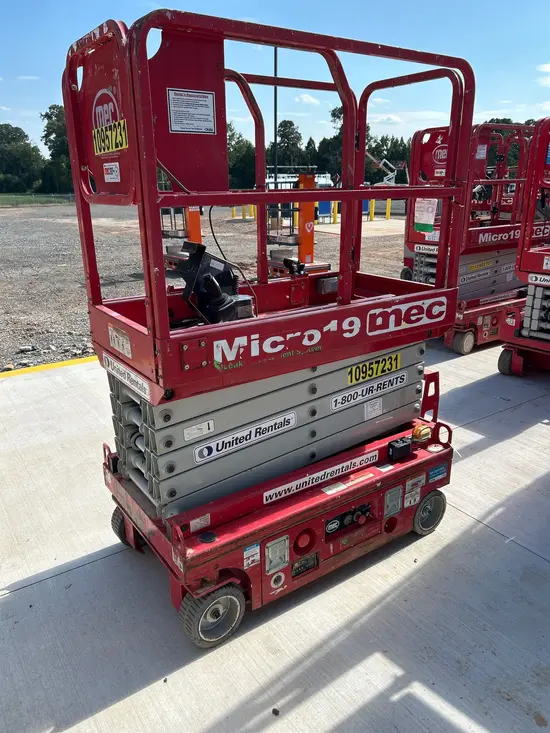2019 MEC MICRO 19 Scissor Lift