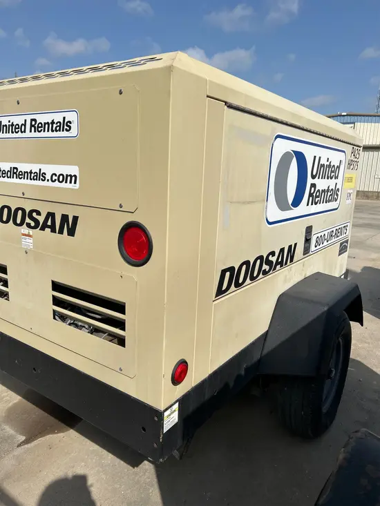 2021 Doosan P425/HP375WCUT4 Air Compressor