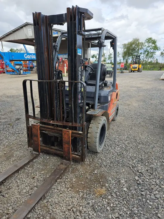2017 Toyota 8FDU25 Forklift