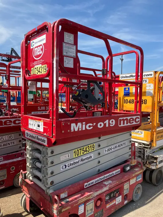 2018 MEC MICRO 19 Scissor Lift