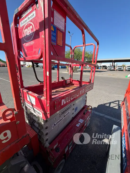 2018 MEC MICRO 19 Scissor Lift