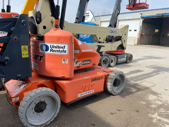 2013 JLG E450AJ Articulating Boom Lift