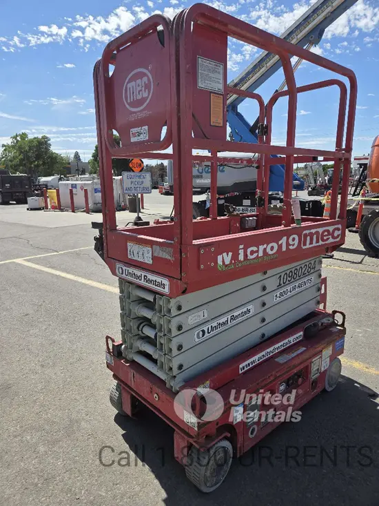 2019 MEC MICRO 19 Scissor Lift