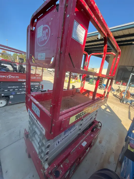 2018 MEC MICRO 19 Scissor Lift