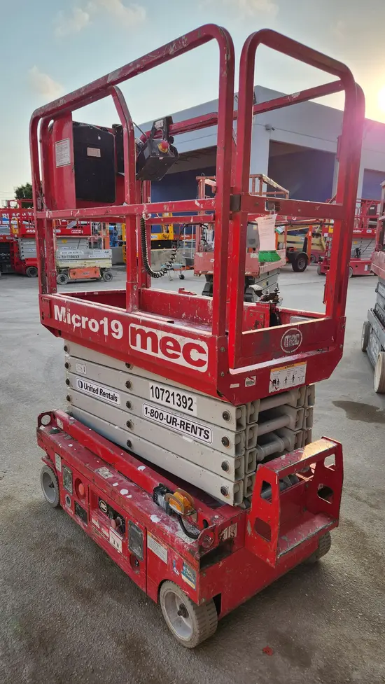 2018 MEC MICRO 19 Scissor Lift