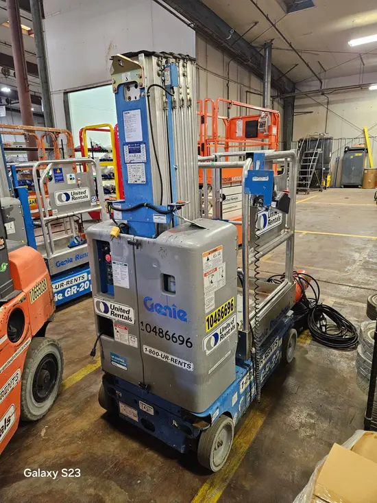 2016 Genie GR-20 Self-Propelled One-Person Lift