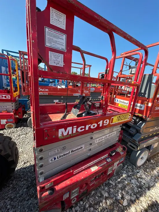 2019 MEC MICRO 19 Scissor Lift