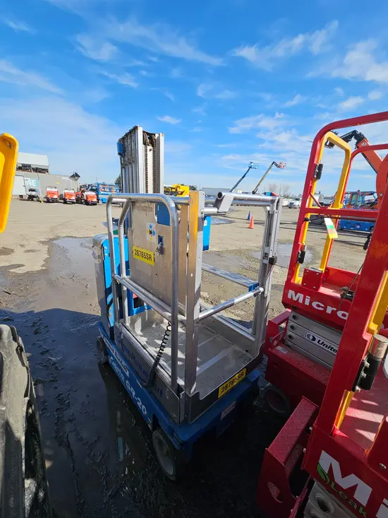2017 Genie GR-20 Self-Propelled One-Person Lift