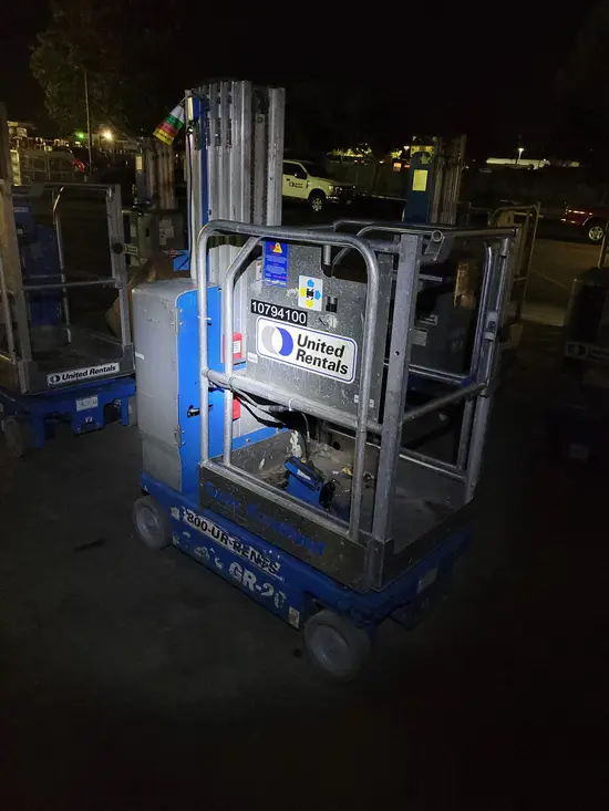 2018 Genie GR-20 Self-Propelled One-Person Lift