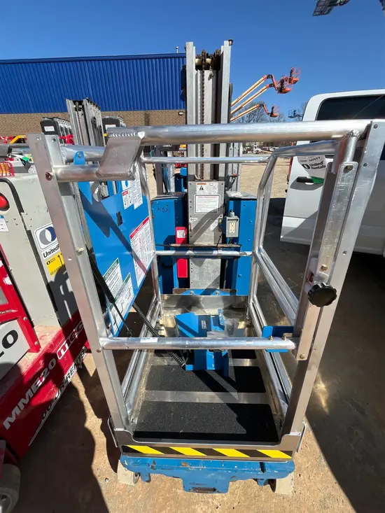 2018 Genie GR-20 Self-Propelled One-Person Lift