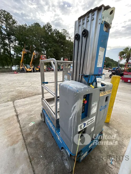 2018 Genie GR-20 Self-Propelled One-Person Lift