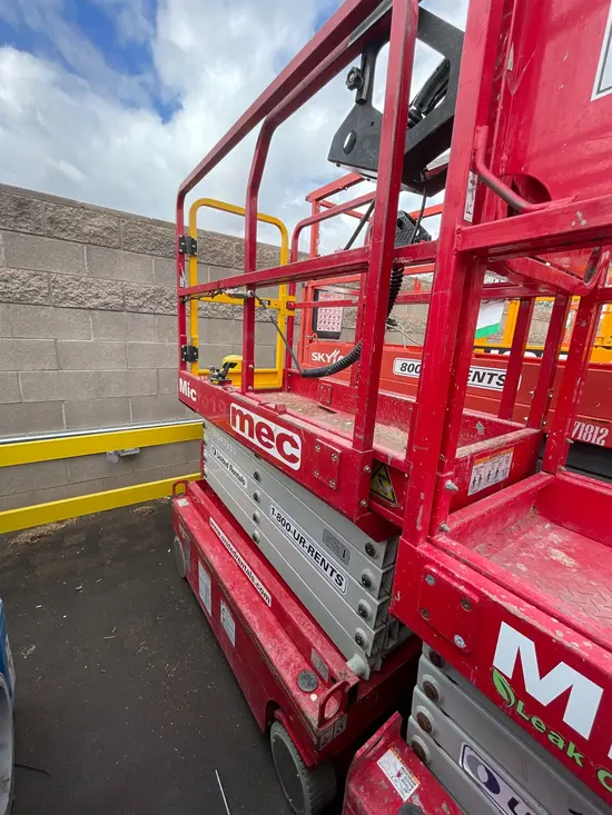 2018 MEC MICRO 19 Scissor Lift