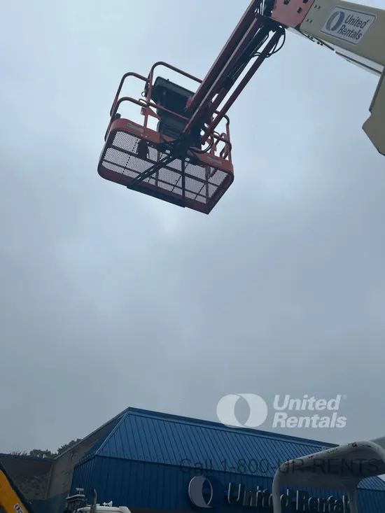 2013 JLG E450AJ Articulating Boom Lift