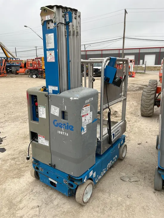 2017 Genie GR-20 Self-Propelled One-Person Lift