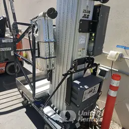 2021 JLG 25AM-DC Pusharound Lift