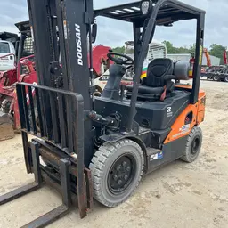 2023 Doosan G25E-7DF Warehouse Forklift
