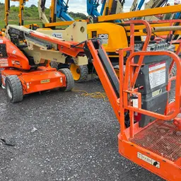 2016 JLG E450AJ Articulating Boom Lift