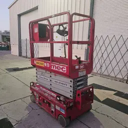 2018 MEC MICRO 19 Scissor Lift