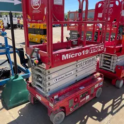 2018 MEC MICRO 19 Scissor Lift