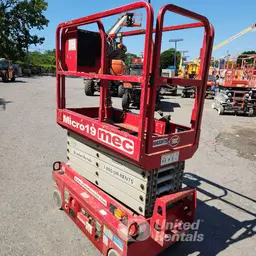 2018 MEC MICRO 19 Scissor Lift