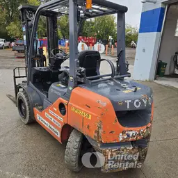2019 Toyota 8FGU30 Warehouse Forklift
