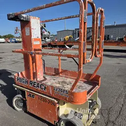 2017 JLG 1230ES Self-Propelled One-Person Lift
